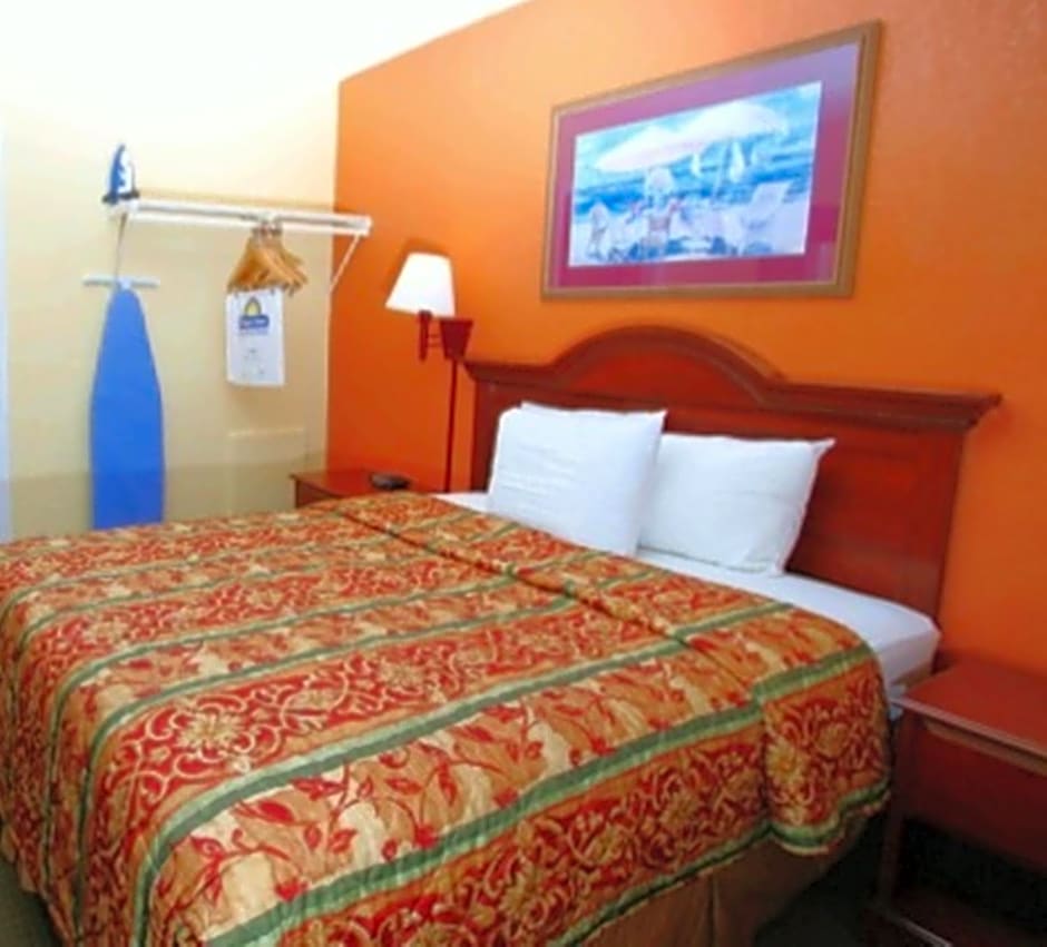 Days Inn by Wyndham Myrtle Beach-Beach Front