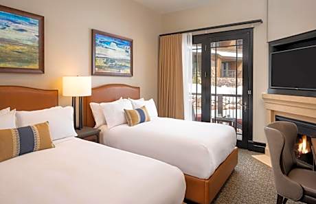 Queen Guest Room with Two Queen Beds and Fireplace