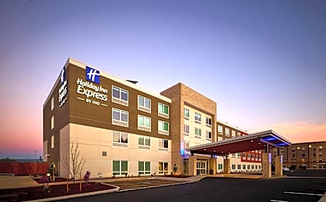 Holiday Inn Express & Suites Roseburg North by IHG