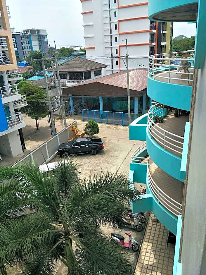 Lomsabai Apartments Chon Buri