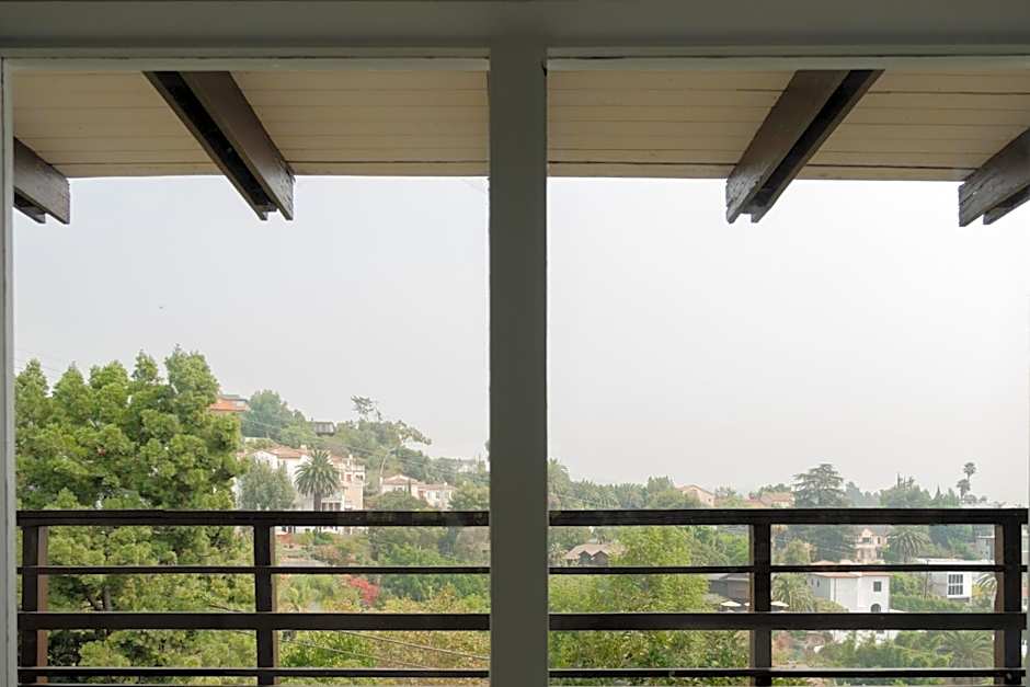 Hollywood Hills Hotel