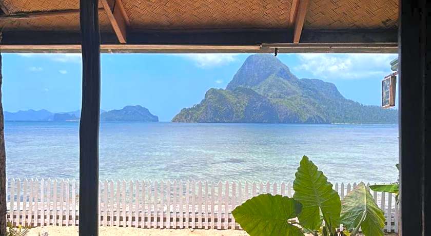 Golden Monkey Beach Hotel