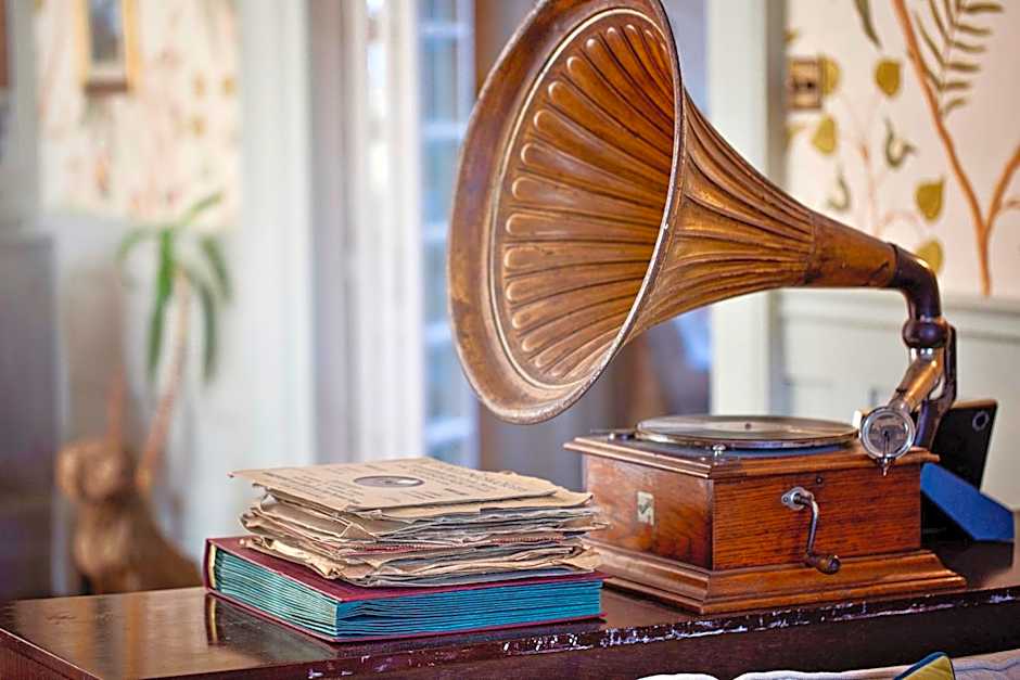 Burleigh Court Hotel