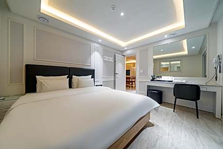 Condominium VIP Room