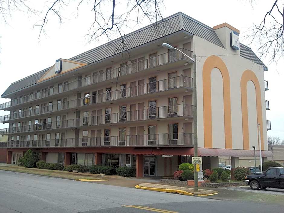 Studio 9 Inn & Suites