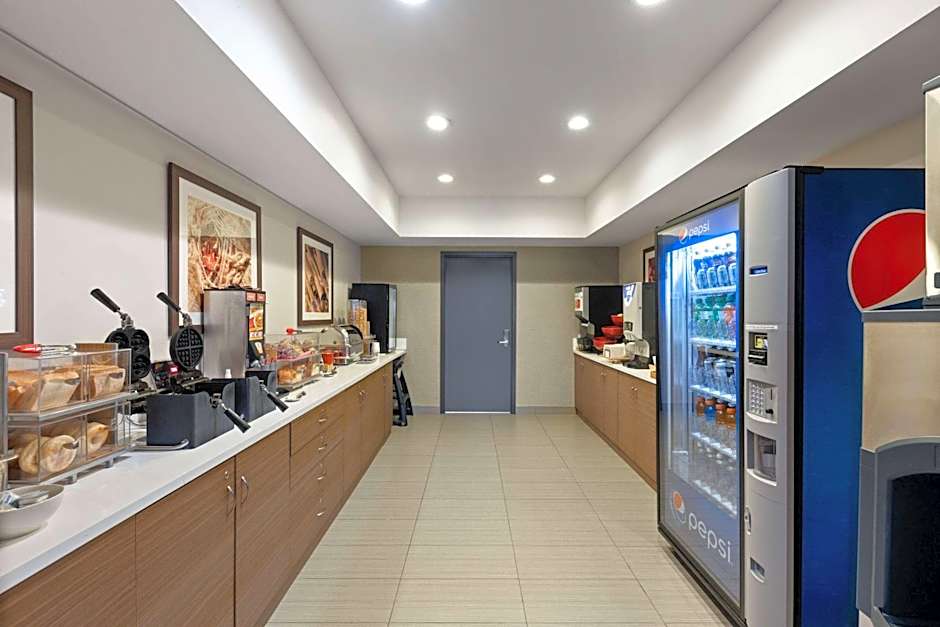 Microtel Inn & Suites By Wyndham Kirkland Lake