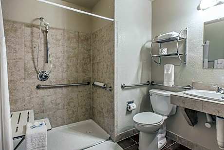 Queen Room - Accessible/Nonsmoking