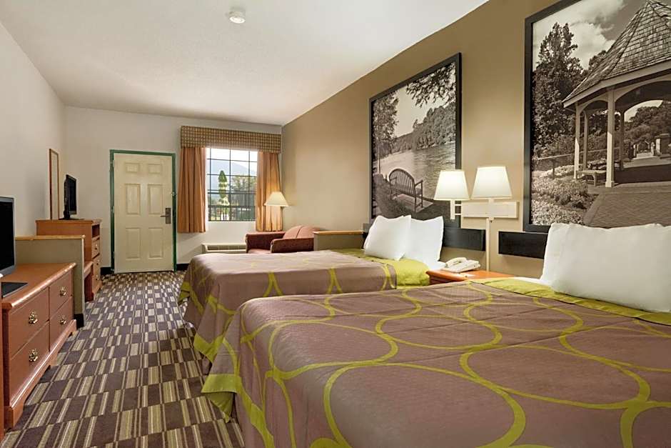 Super 8 by Wyndham Chatsworth/Dalton