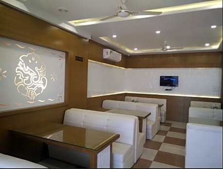HOTEL DWARKA PALACE