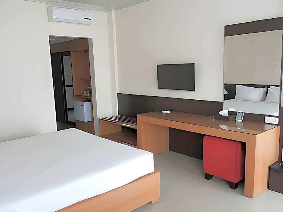 Urbanview Hotel Crown Tasikmalaya by RedDoorz