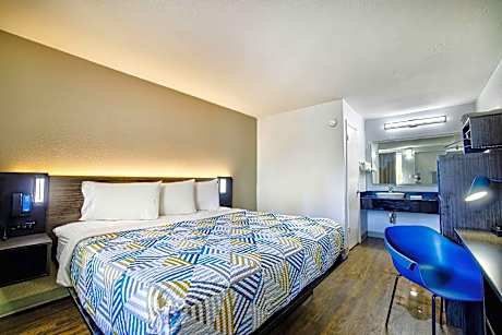 1 Queen Bed | Mobility Accessible Tub Nsmk