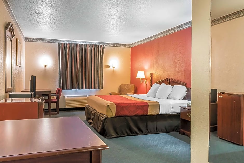 Econo Lodge Airport