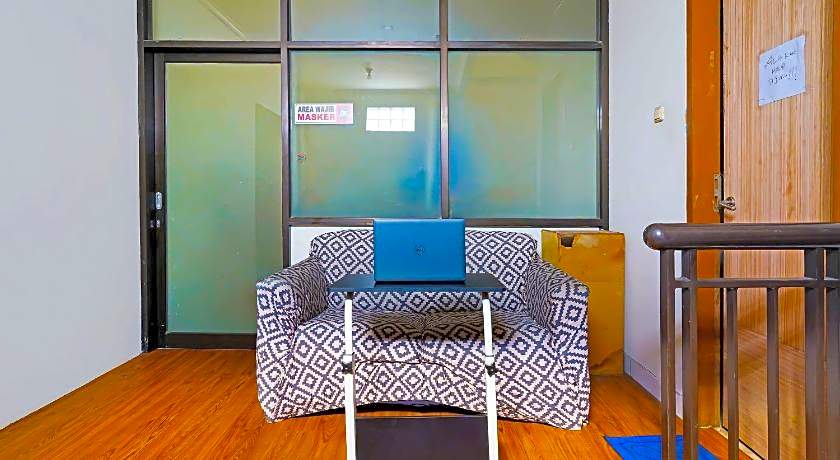 OYO Life 92720 Mekarwangi Guest House