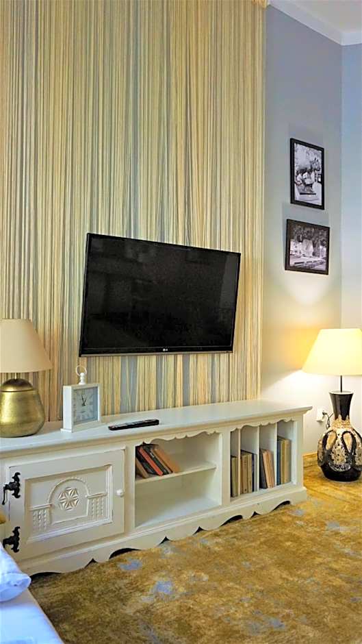 Explorer B&B Old Town Rooms & Apartment #don't be a tourist, be an Explorer!