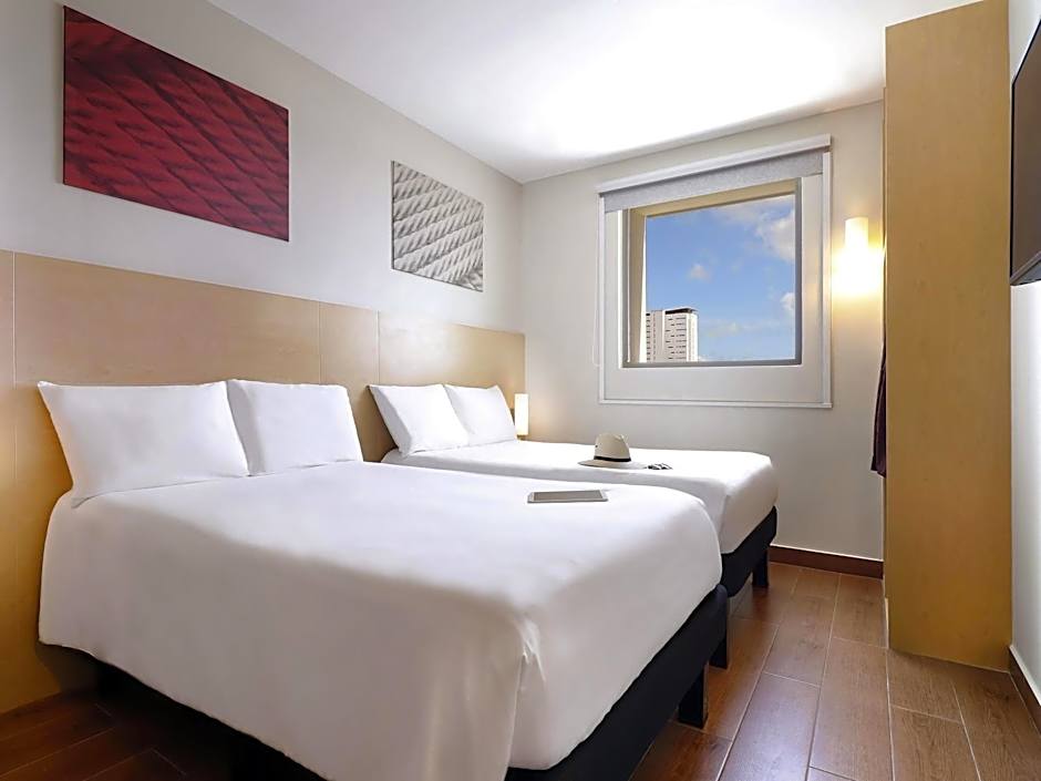 Ibis Cancun Centro Hotel