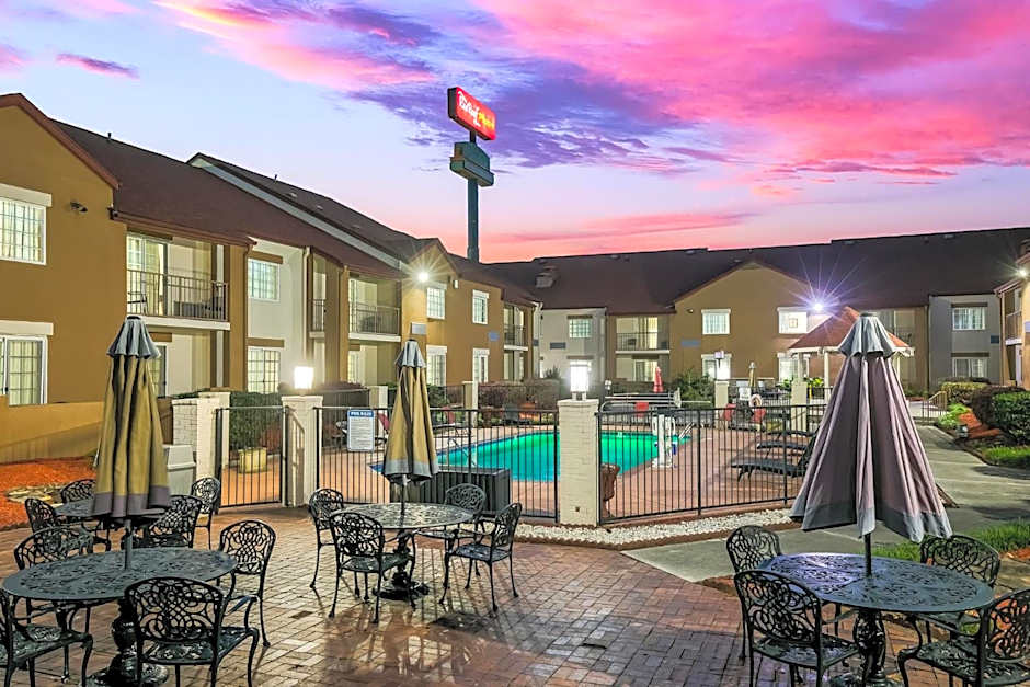Red Roof PLUS+ & Suites Knoxville West-Cedar Bluff