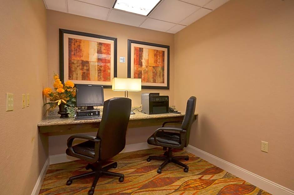 Holiday Inn Express Pine Bluff - Pines Mall Hotel By IHG