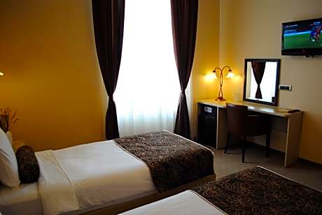 SUPERIOR DOUBLE OR TWIN ROOM
