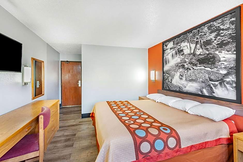 Super 8 by Wyndham Waynesburg