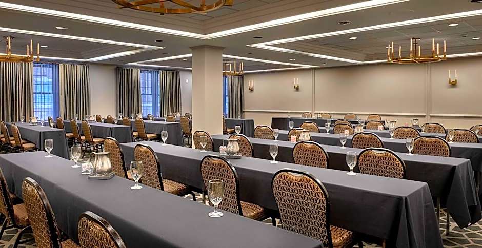 Hotel Phillips Kansas City Curio Collection by Hilton