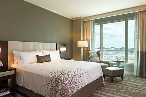 Renaissance by Marriott Tampa International Plaza Hotel