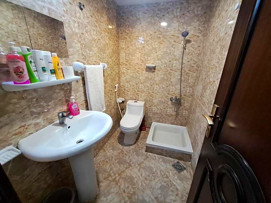 Top House Zayed Airport AUH