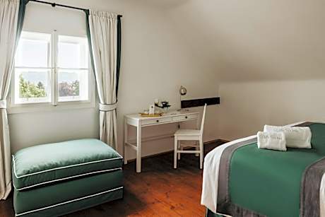 Suite with Mountain View