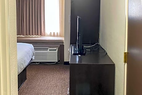 1 Queen Bed, Nonsmoking, Accessible