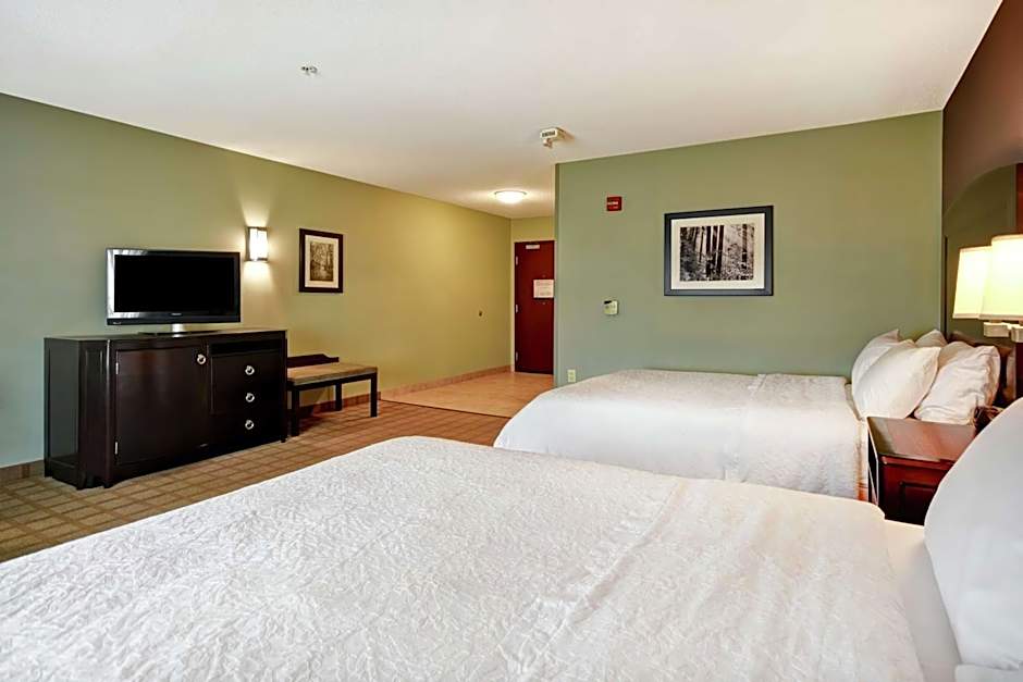 Hampton Inn By Hilton And Suites Detroit/Canton