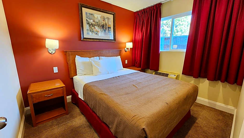 Sahara Courtyard Inn & Suites Osoyoos