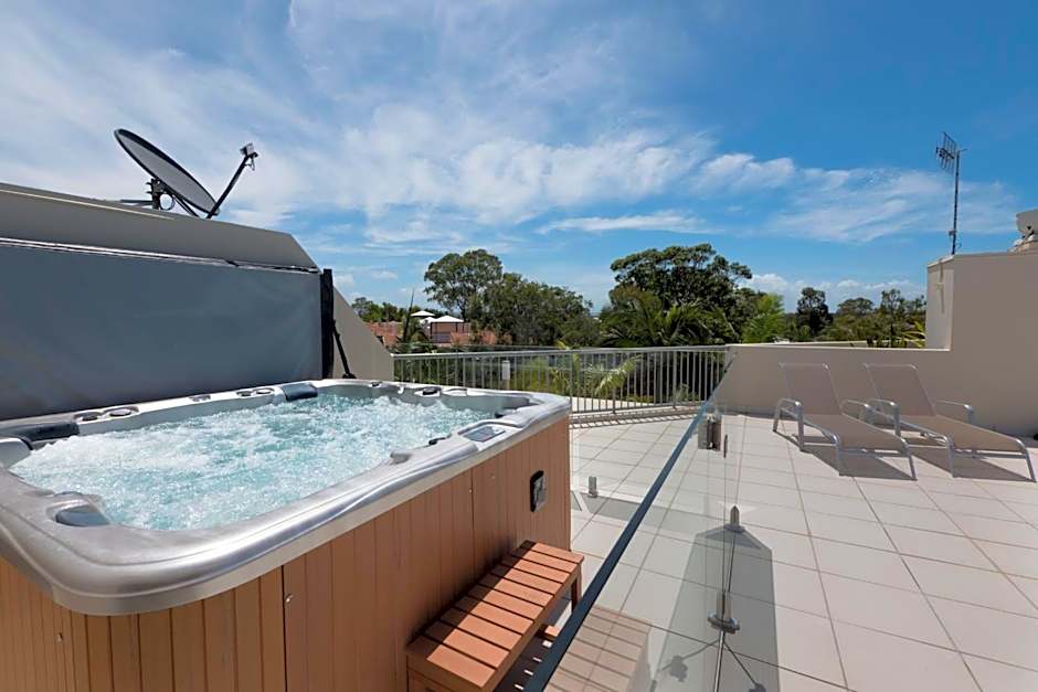 Noosa Tropicana