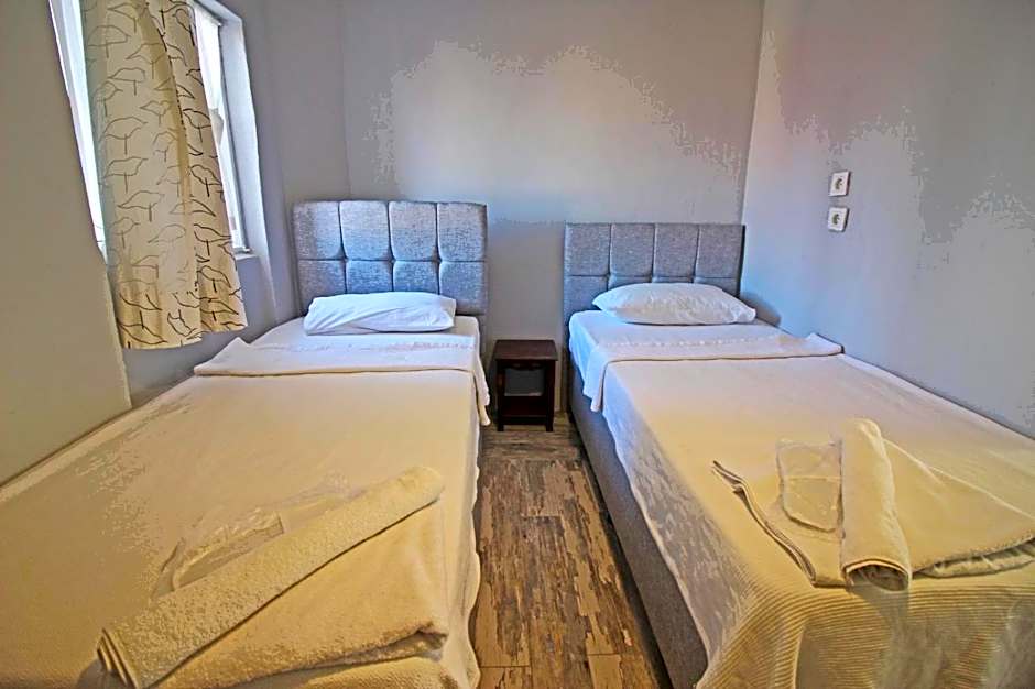Photo 1 of 3 of Quadruple Room