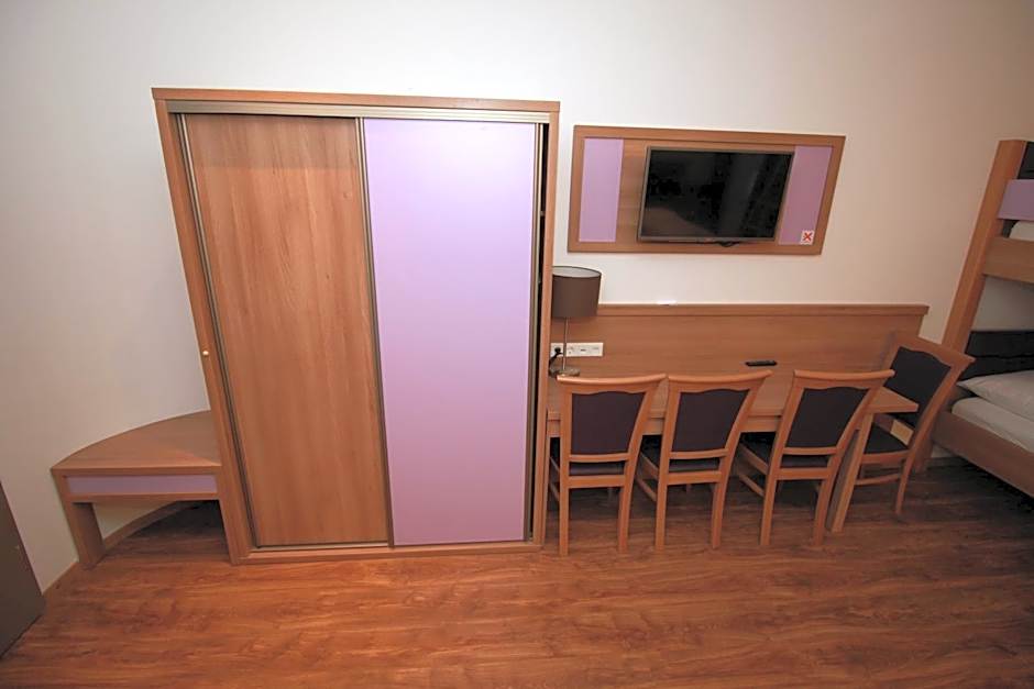 Slamba Hostel