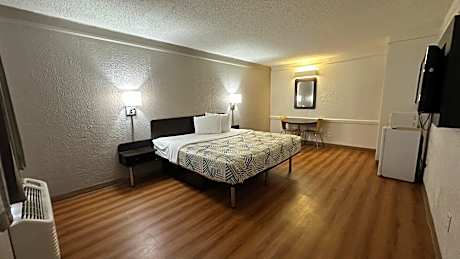 King Room - Disability Access - Non-Smoking