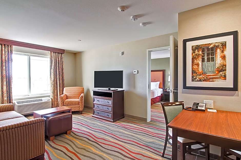 Photo 1 of 5 of 1 King Bed and 2 Queen Beds Suite, Hearing/Mobility Accessible, Bathtub