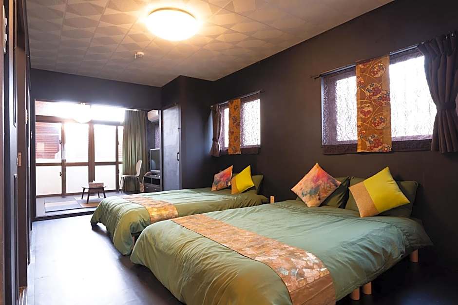 Maximum of 18 people can be rented in one building 3 minutes walk to Tomari Port 10 minutes drive to the airport No parking lot 30 seconds walk from paid parking lot warayunso port city May