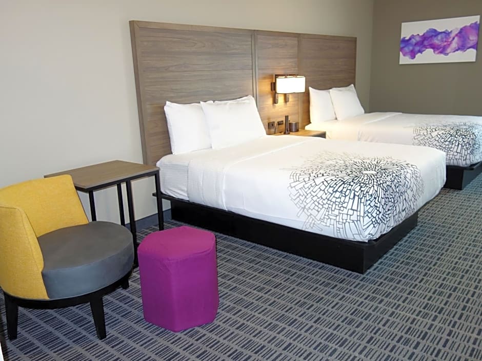 La Quinta Inn & Suites by Wyndham San Antonio Alamo City