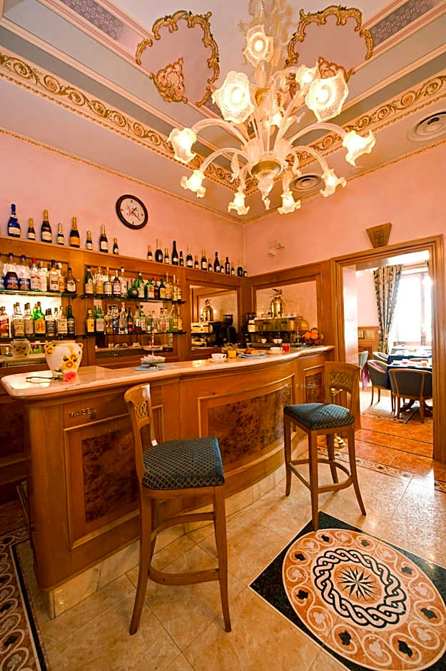 Hotel Joli