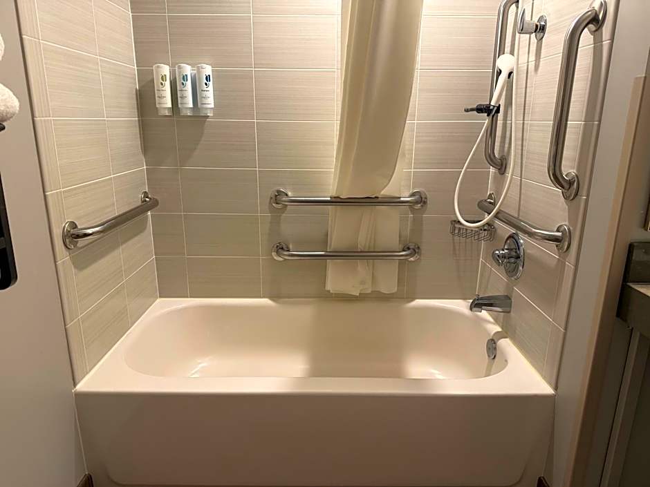 Country Inn & Suites by Radisson, Bemidji, MN