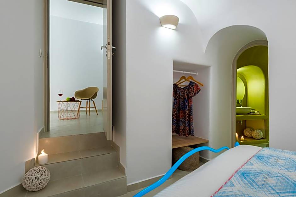 Kima Oia Suites