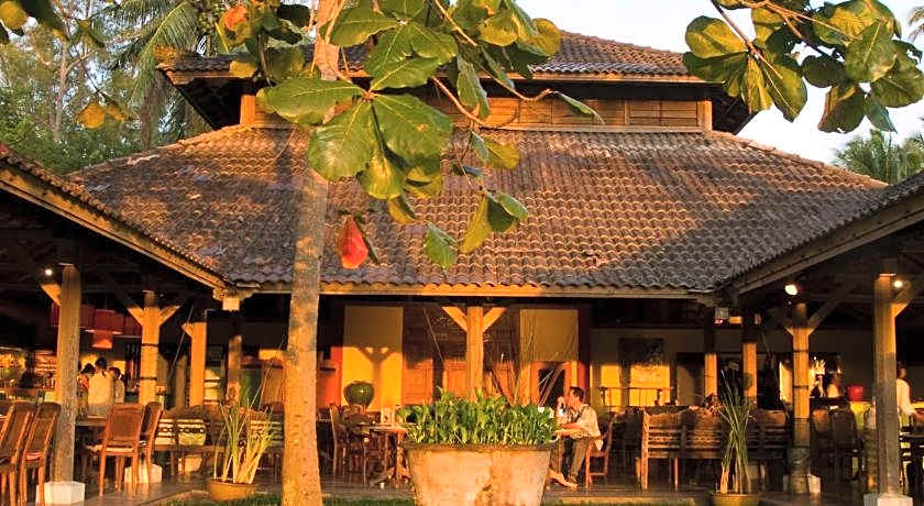 Bon Ton Antique Wooden Villas