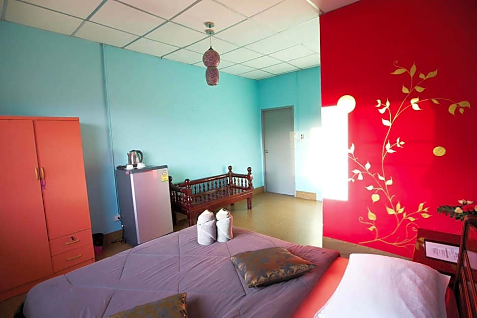 Holiday Phangan - Hostel & Bar