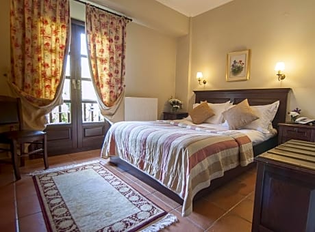 Single Room with Mountain and Partial Meteora View