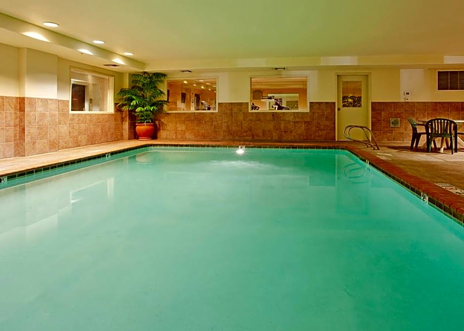 Holiday Inn Express Woodland By IHG