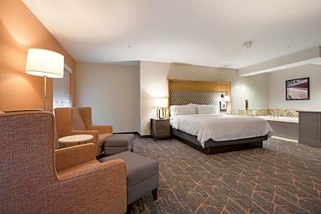One-Bedroom Suite - Hearing Accessible with Tub/Non-Smoking