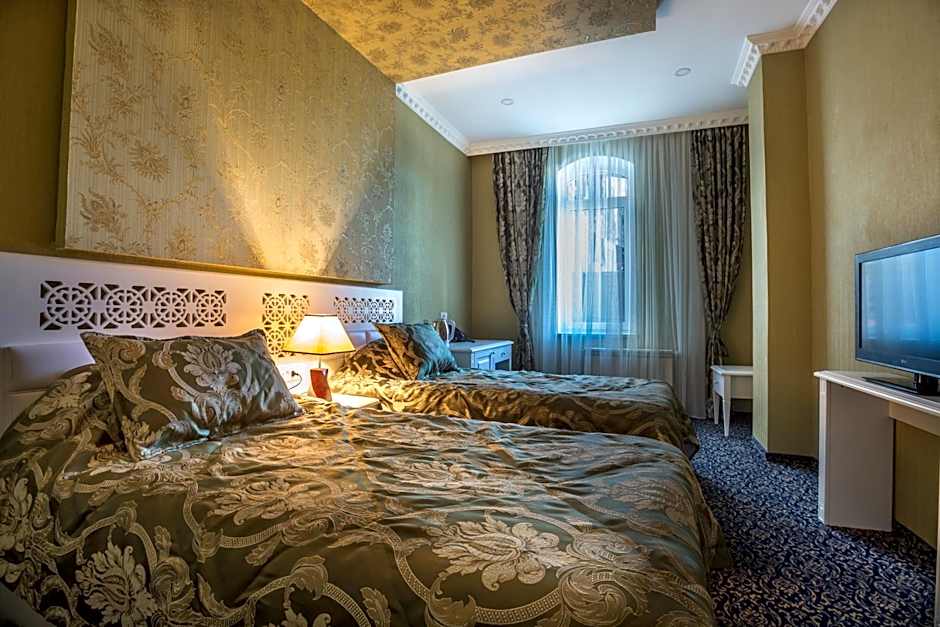 Premier Old Gates Hotel