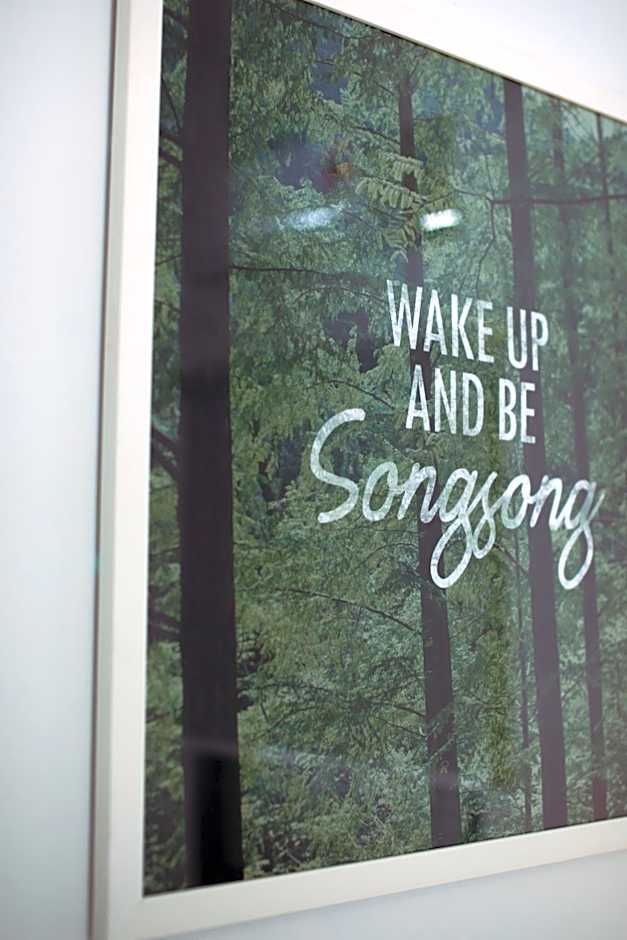 Stay SongSong Mount Erskine