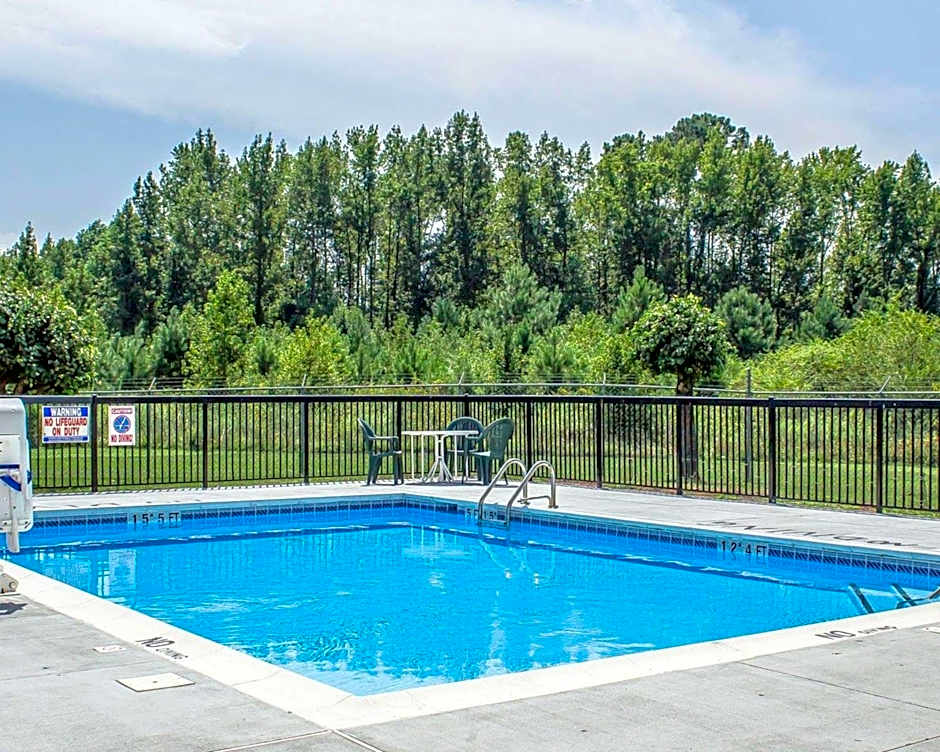 Comfort Inn Dunn near I-95