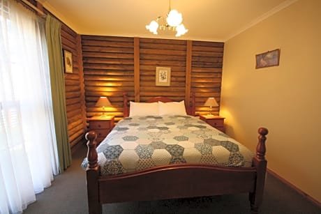 Halls Gap Log Cabins