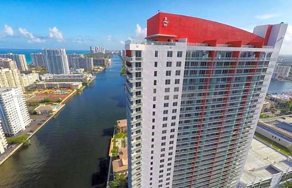Stunning Penthouse Suite Waterfront 2BD 2BA